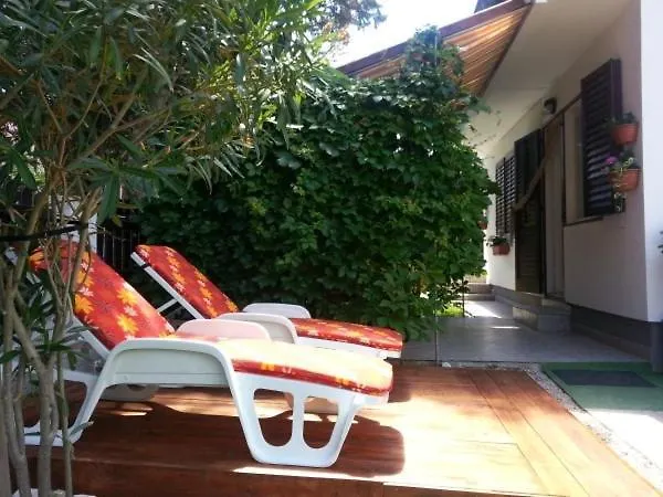 Appartement In Sabunike Mit Terrasse, Klimaanlage, W-lan *