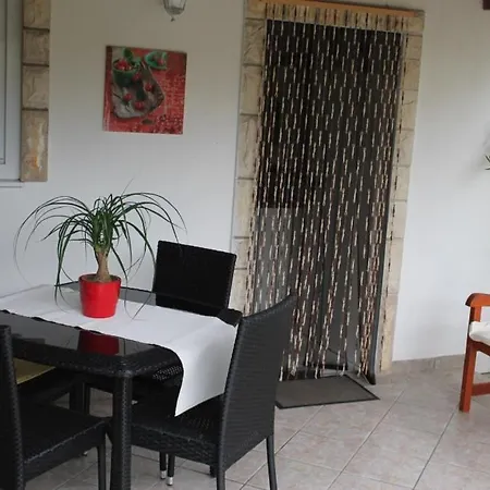 Appartamento In Sabunike Mit Terrasse, Klimaanlage, W-lan