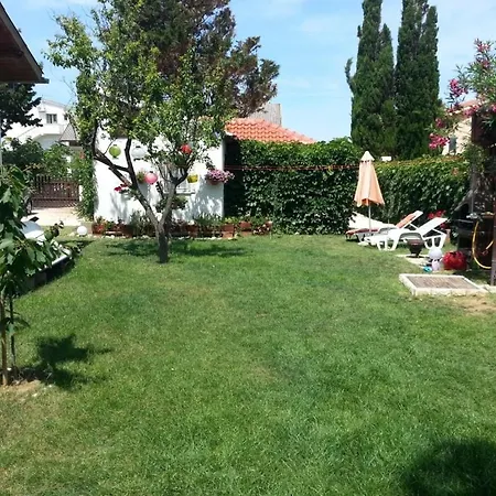 In Sabunike Mit Terrasse, Klimaanlage, W-lan *