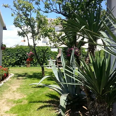 In Sabunike Mit Terrasse, Klimaanlage, W-lan