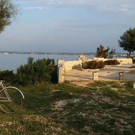 In Sabunike Mit Terrasse, Klimaanlage, W-lan * Privlaka (Zadar)
