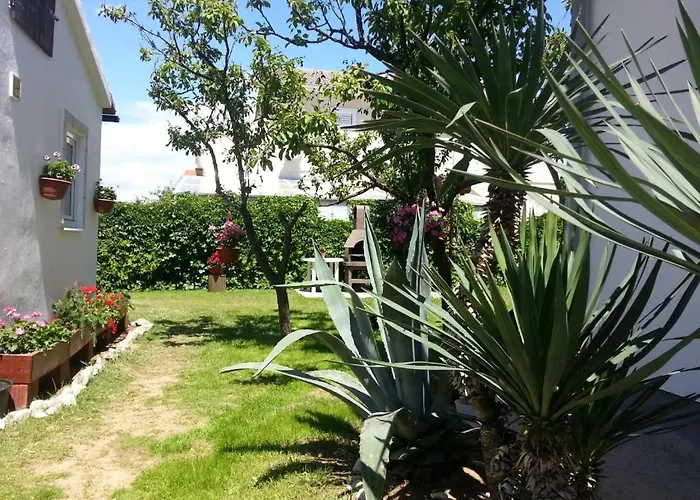 In Sabunike Mit Terrasse, Klimaanlage, W-lan